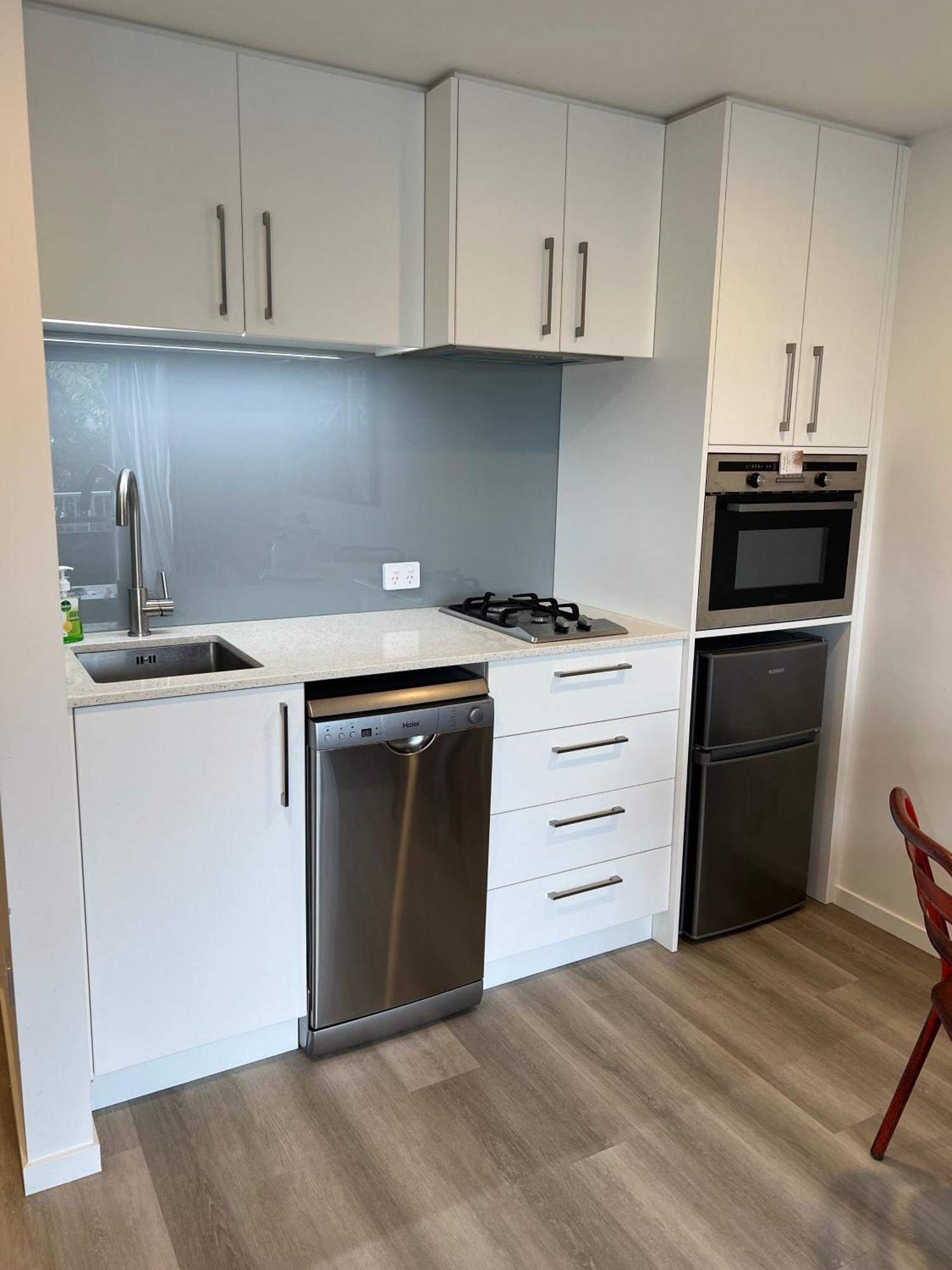 Russell Apartment - Unit 1 Екстериор снимка
